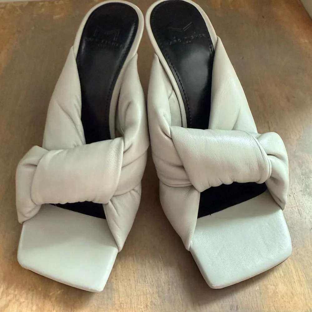 MARC FISHER Gray Dellian Chunky Knot Kitten Heel Leather Slip-on Sandal 7 NEW